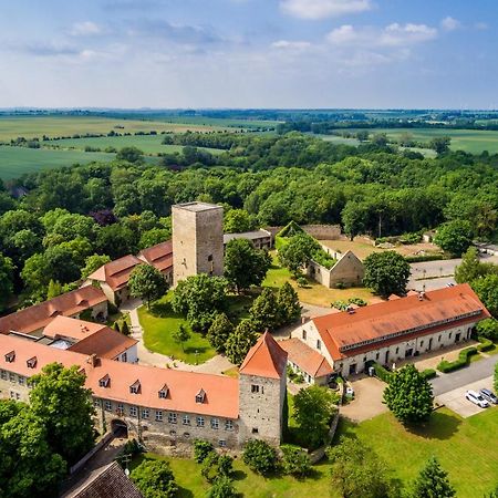 Hotel Burg Wanzleben Esterno foto