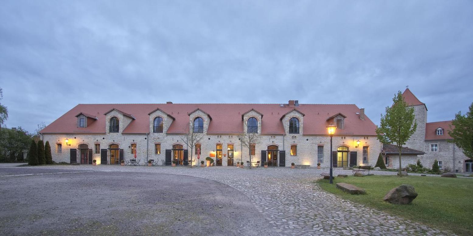 Hotel Burg Wanzleben Esterno foto