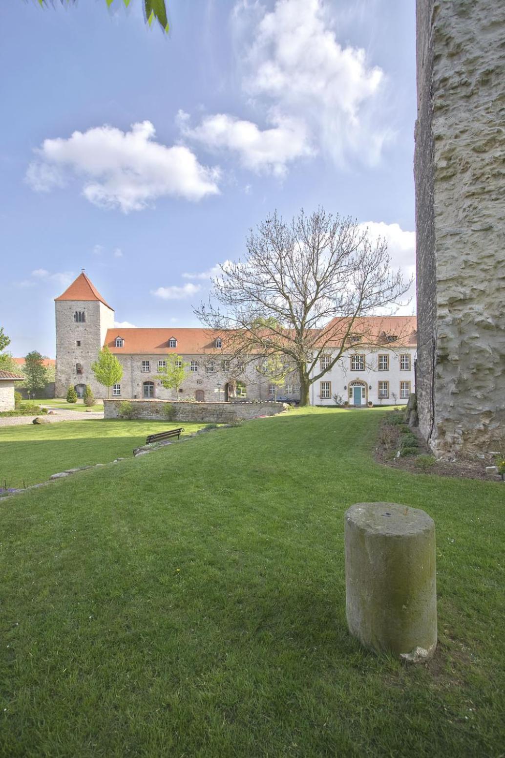 Hotel Burg Wanzleben Esterno foto