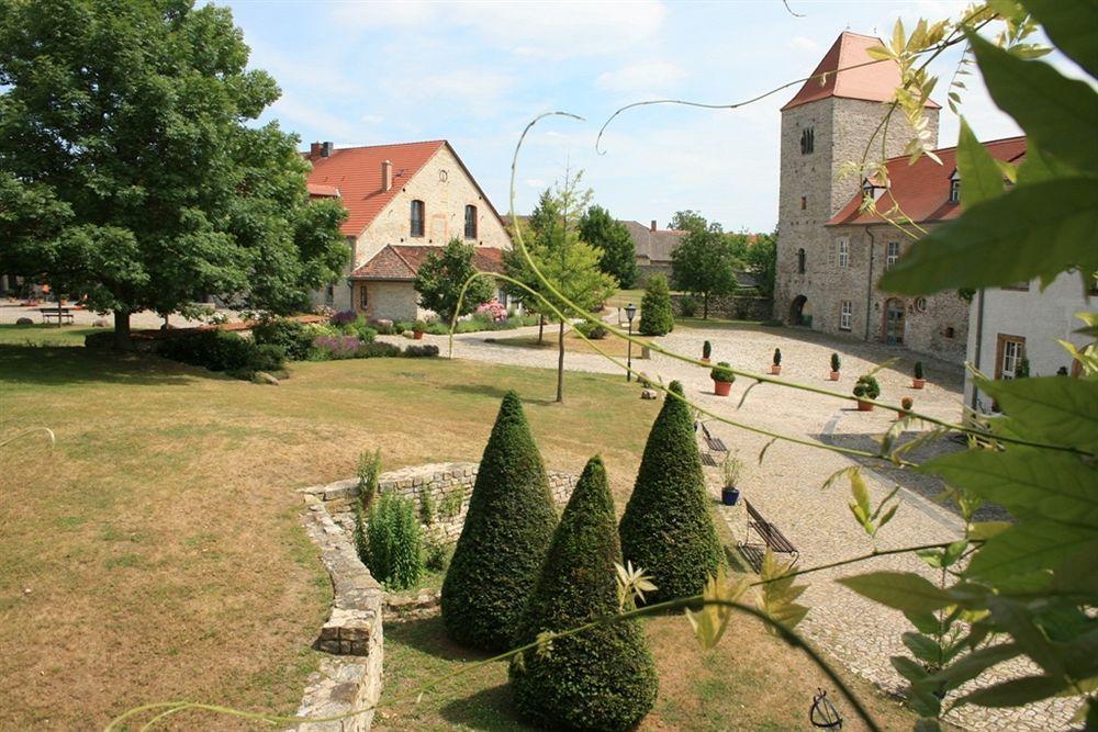Hotel Burg Wanzleben Esterno foto