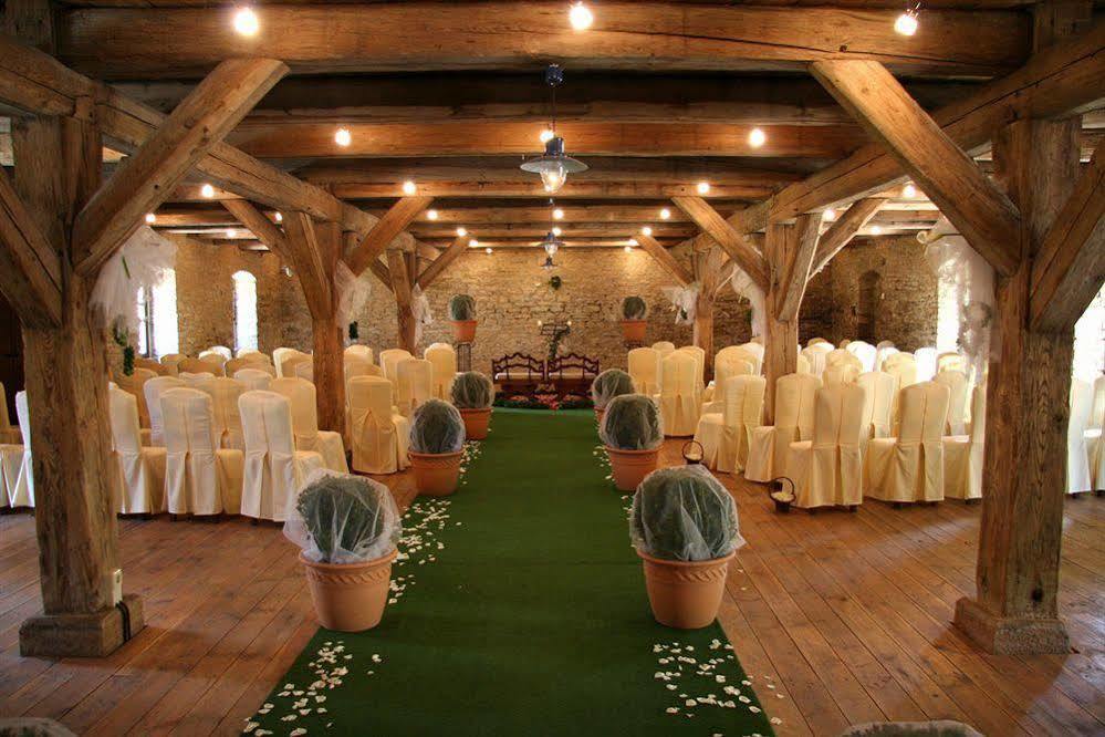 Hotel Burg Wanzleben Esterno foto